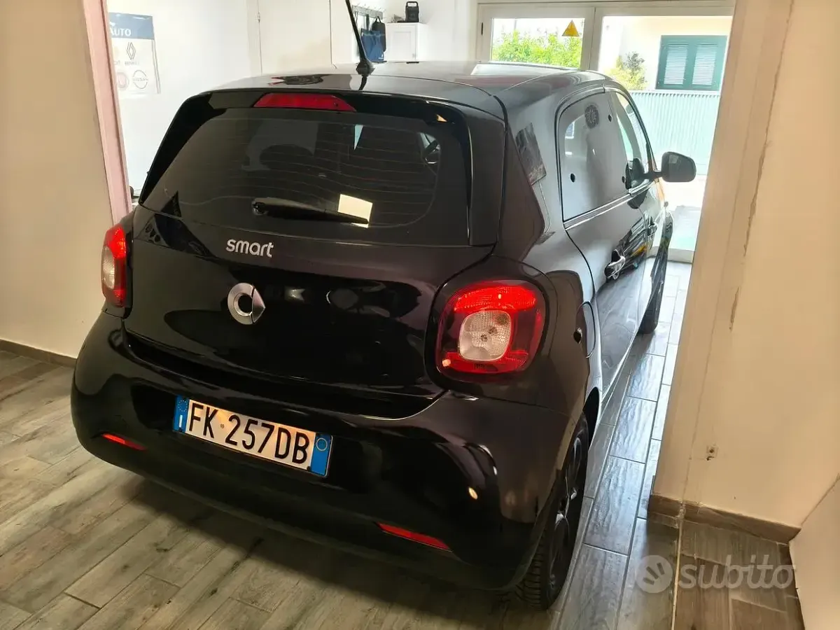 Usata Smart ForFour 71 CV (52 kW) 2017 Nero Utilitaria
