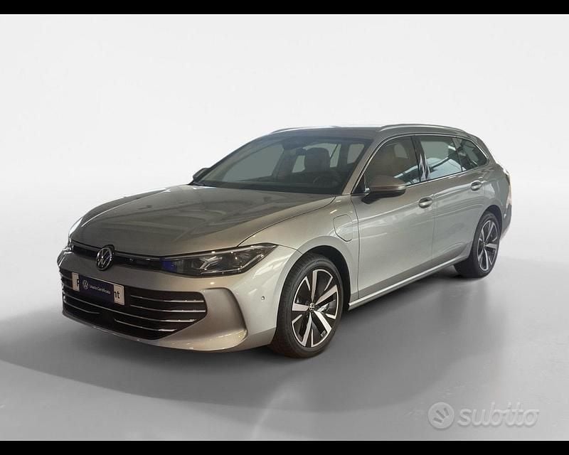 Nuova VW Passat Business 2025 Grigio Berlina