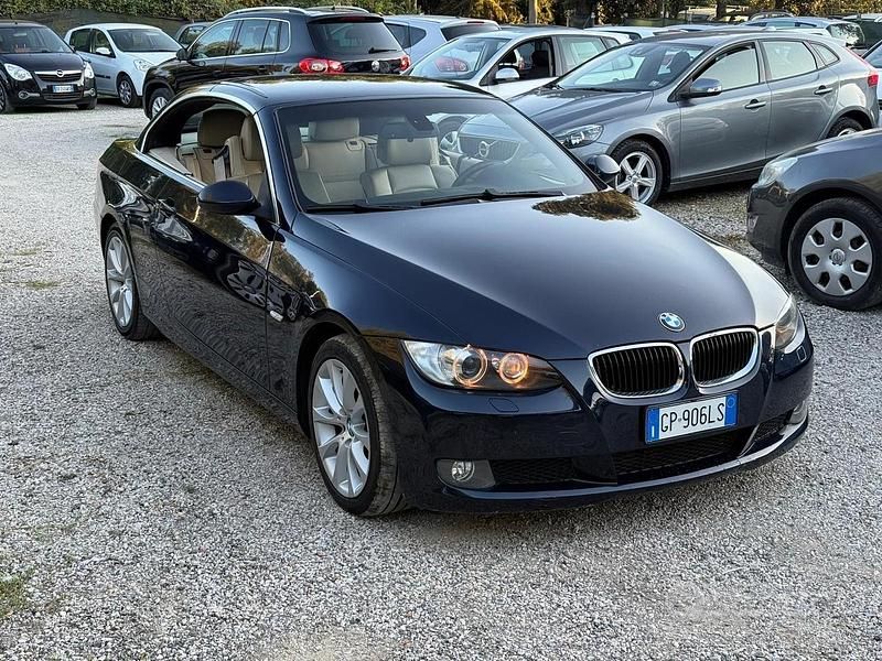 Usata BMW 320 Cabriolet Efficient Dynamics 183 CV (134 kW) 2010 Nero Cabrio