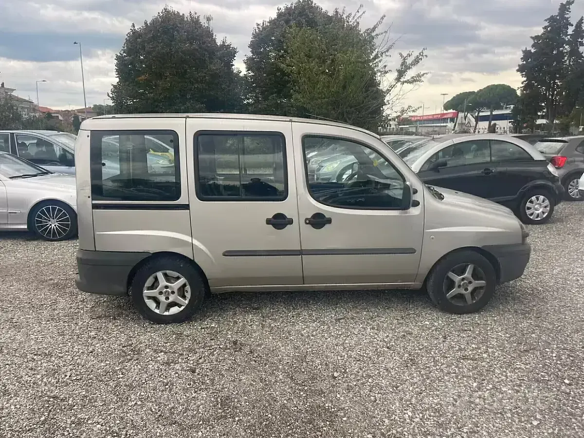 Usata Fiat Doblò Active 103 CV (75 kW) 2003 Grigio Monovolume