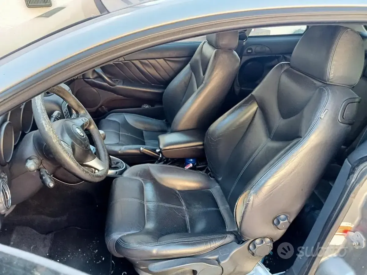 Usata Alfa Romeo GT 150 CV (110 kW) 2004 Grigio Coupé