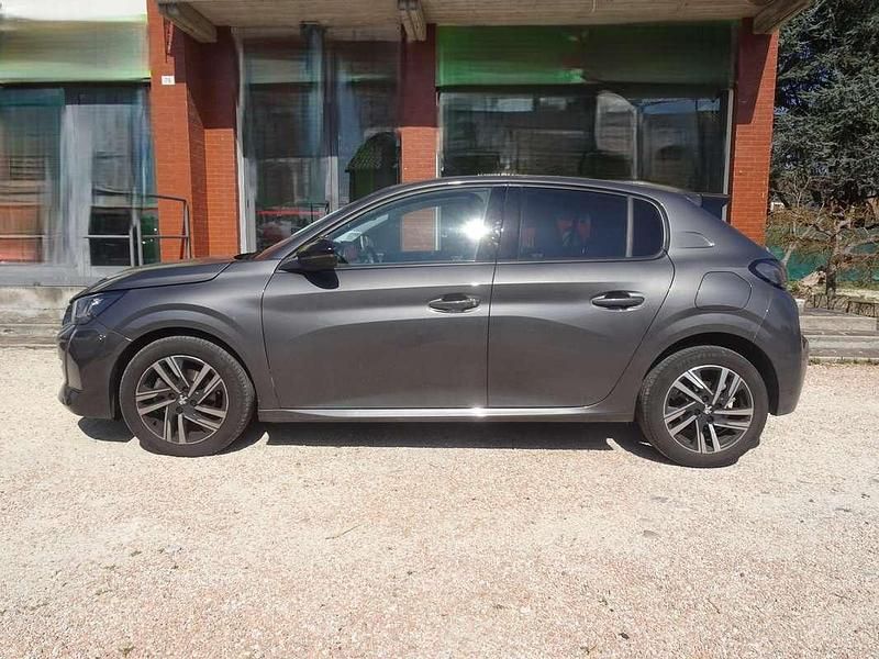 Usata Peugeot 208 Allure 101 CV (74 kW) 2023 Grigio Utilitaria