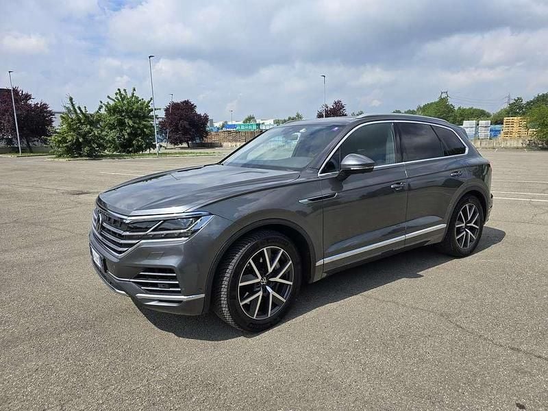 Usata VW Touareg Elegance 340 CV (250 kW) 2021 Grigio SUV