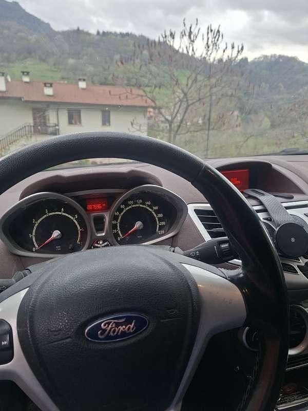 Usata Ford Fiesta 92 CV (67 kW) 2010 Utilitaria
