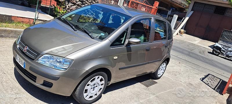 Usata Fiat Idea 90 CV (66 kW) 2007 Grigio Monovolume