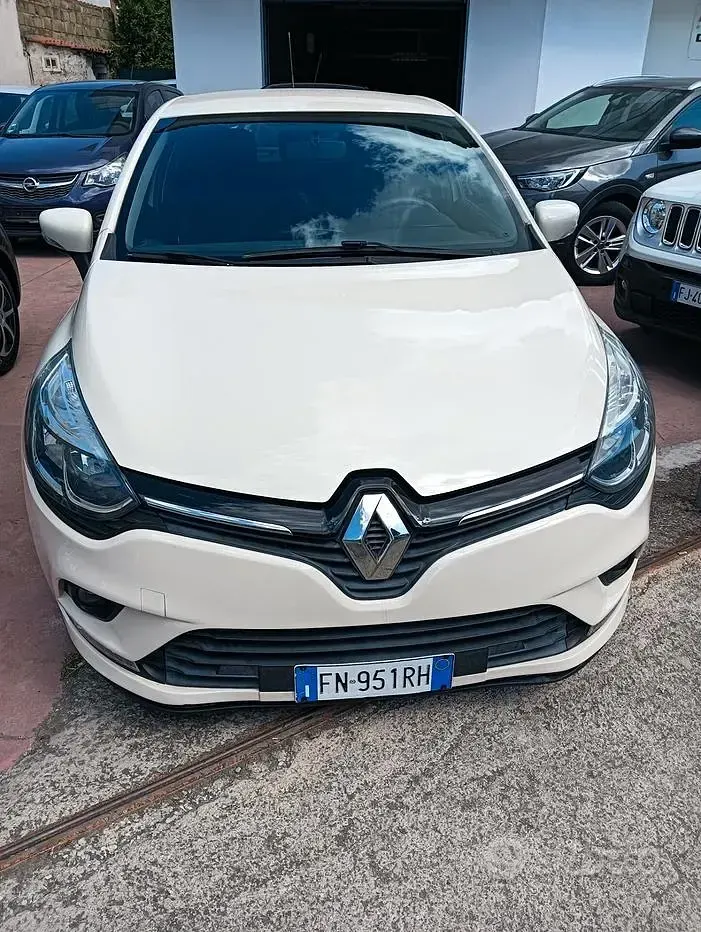 Second-hand Renault Clio IV Zen 75 CP (55 kW) 2018 Bej Berlinǎ