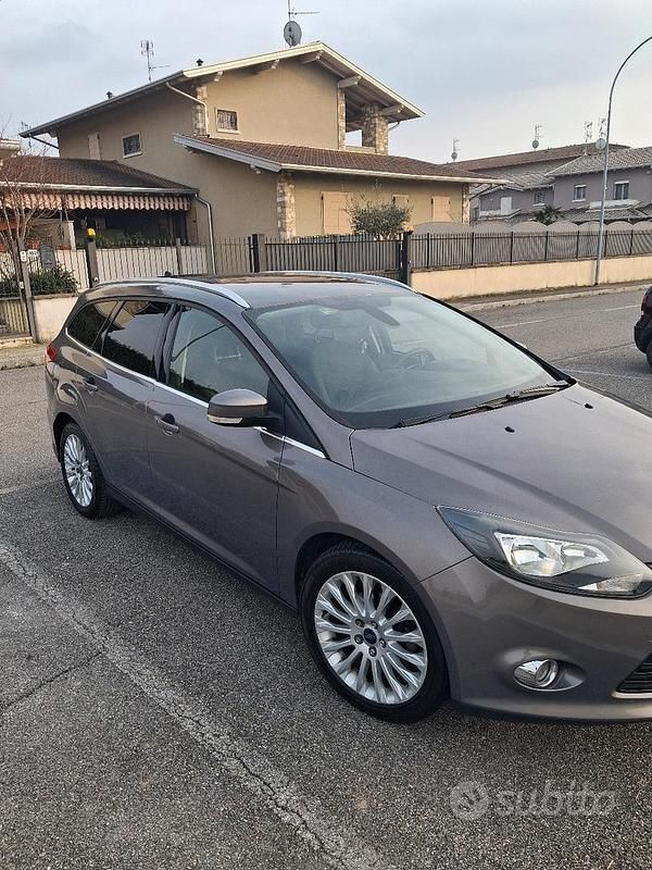 Usata Ford Focus Titanium 116 CV (85 kW) 2014 Marrone Station wagon