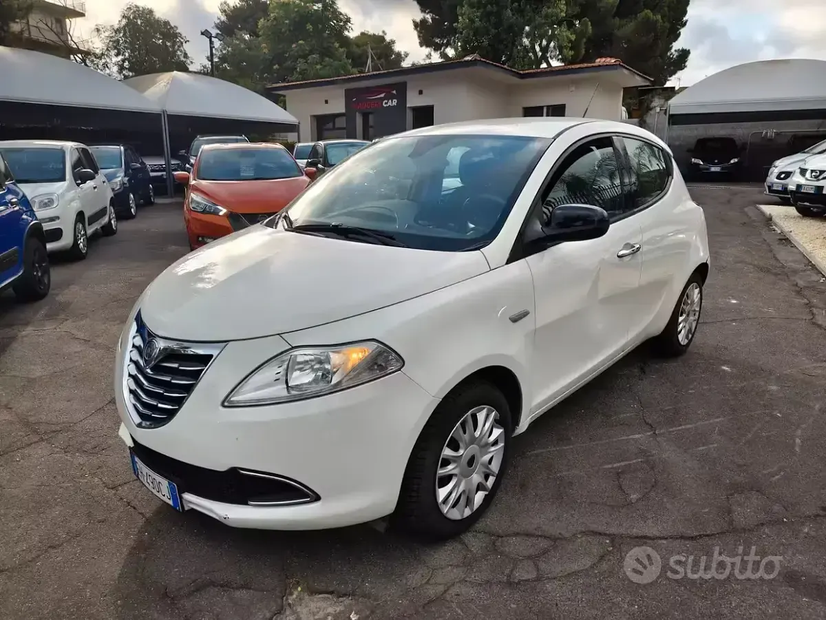 Usata Lancia Ypsilon Gold 85 CV (62 kW) 2011 Bianco Utilitaria