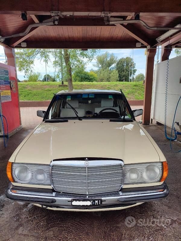 Usata 1980 Mercedes 200 Tre volumi | 16.900 € - Immagine 1/4