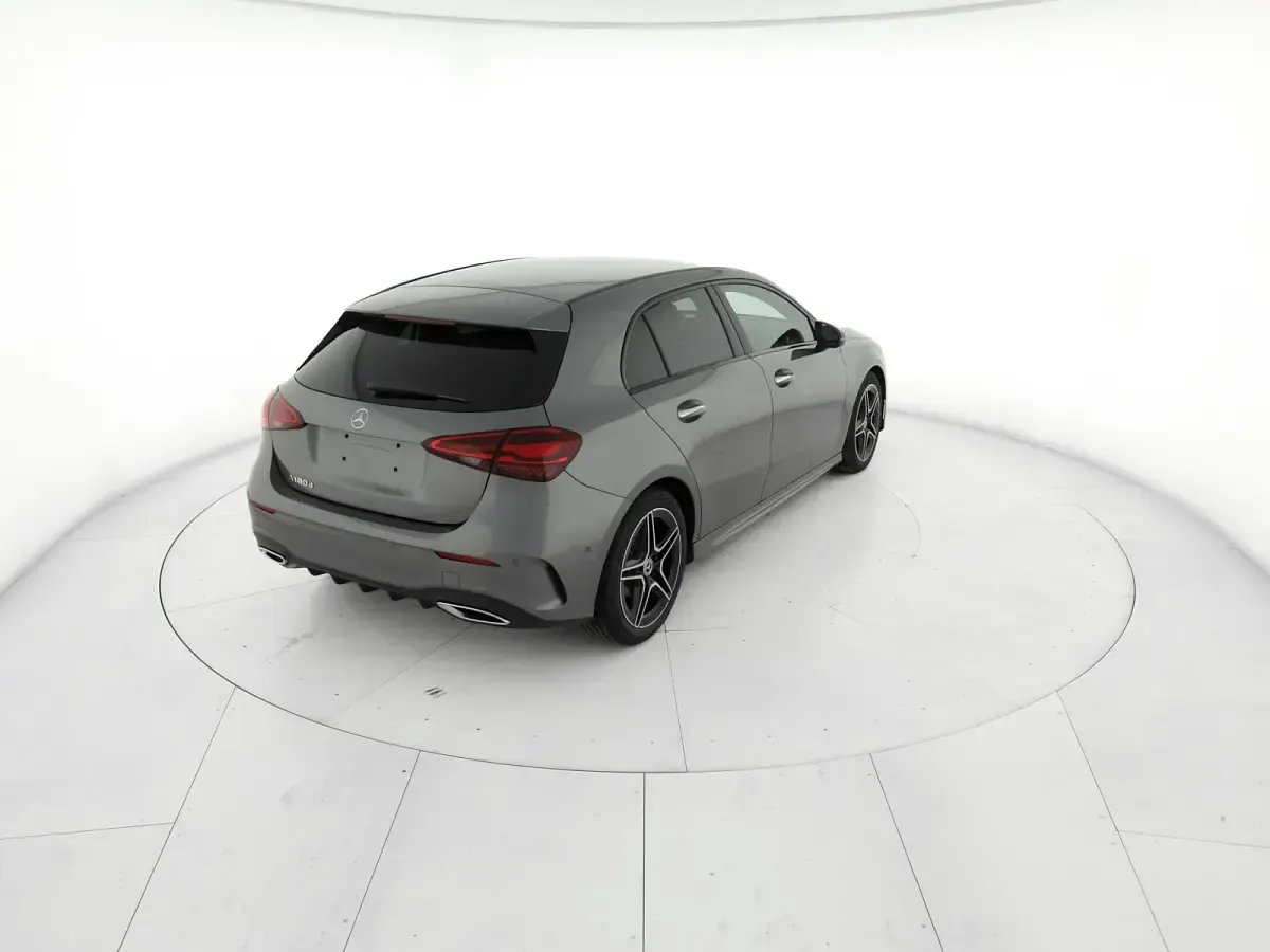 Nuova Mercedes A180 AMG line 116 CV (85 kW) 2026 Grigio montagna Berlina