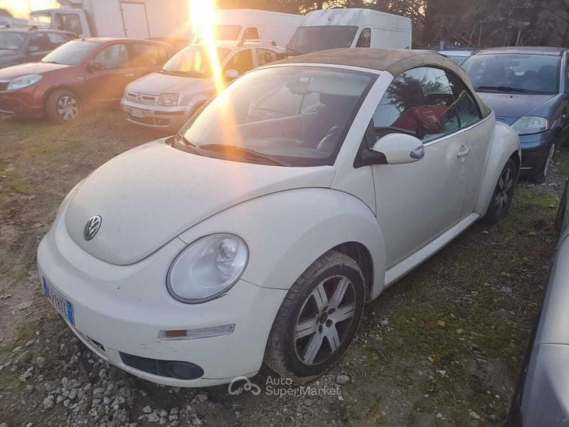 Usata VW New Beetle Cabriolet 105 CV (77 kW) 2007 Beige Cabrio