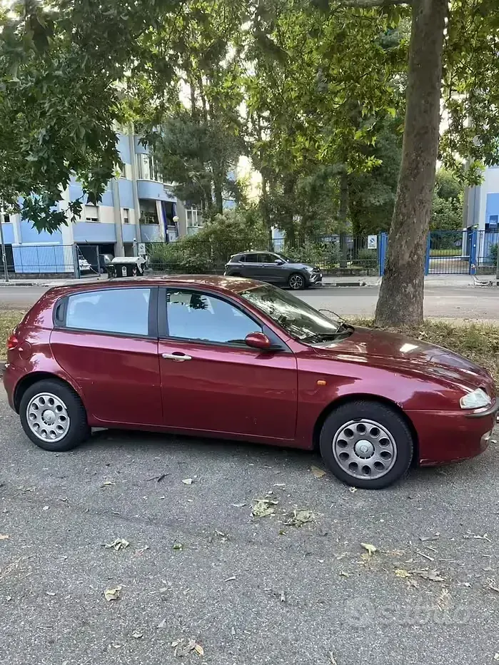 Usata Alfa Romeo 147 105 CV (77 kW) 2002 Rosso Utilitaria