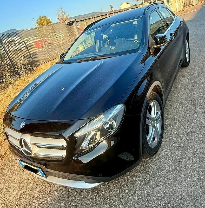 Nero Usata 2015 Mercedes GLA200 Premium SUV | 15.800 € (Ottimo prezzo) - Immagine 1/4