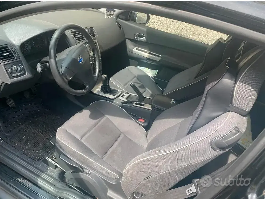 Usata Volvo C30 109 CV (80 kW) 2009 Nero Utilitaria