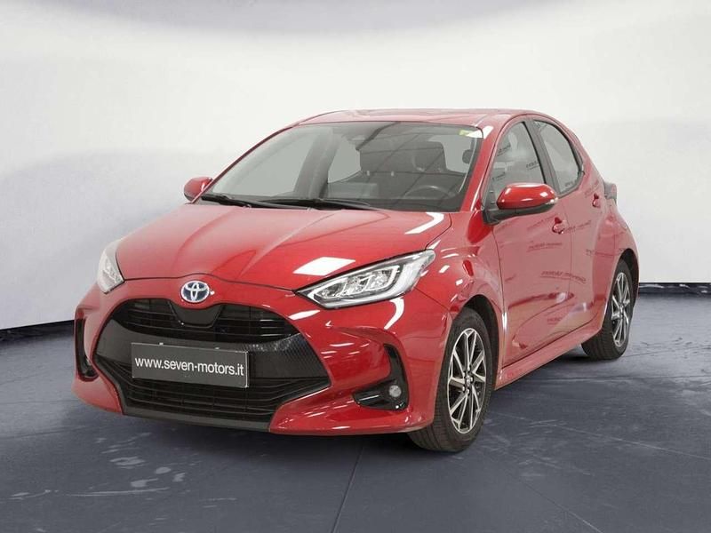 Rosso Usata 2022 Toyota Yaris Hybrid Trend Tre volumi | 15.900 € (Ottimo prezzo) - Immagine 1/4