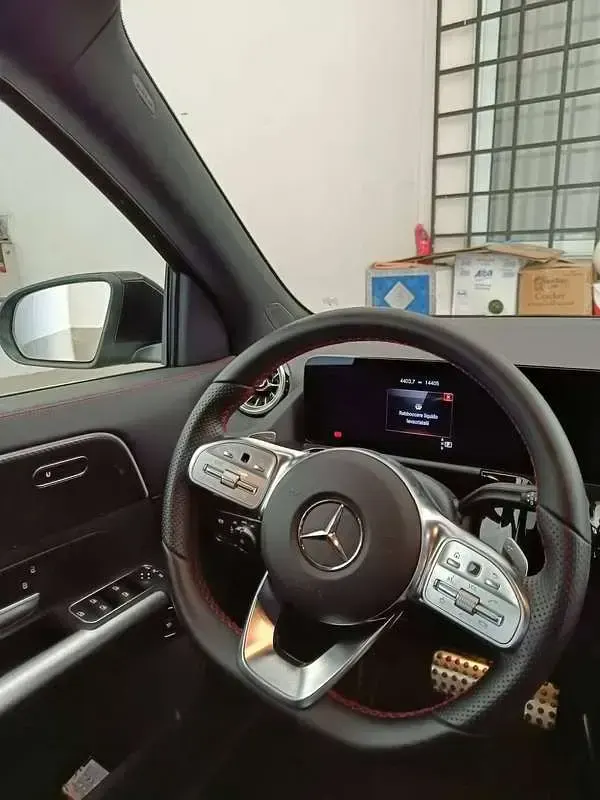 Usata Mercedes GLA180 Premium 116 CV (85 kW) 2023 Nero SUV