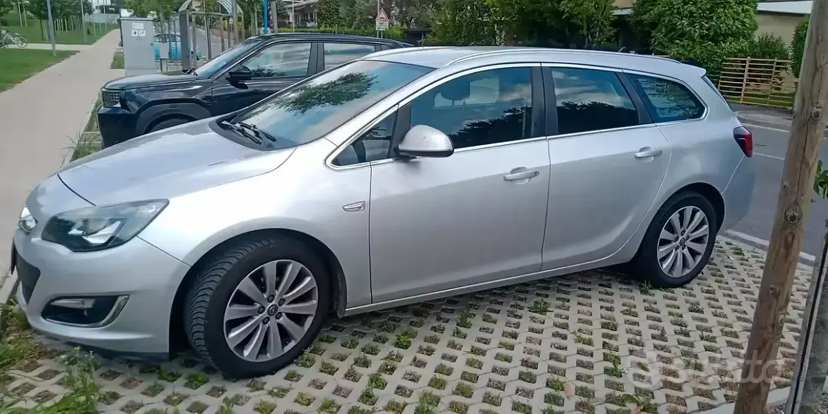 Usata Opel Astra 140 CV (102 kW) 2016 Grigio Station wagon