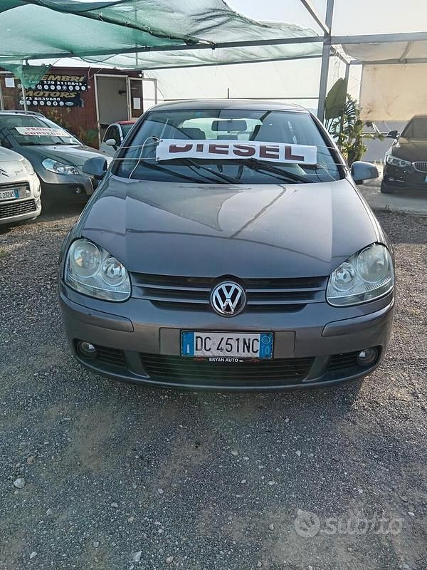 Grigio Usata 2007 VW Golf V Comfortline Tre volumi | 3500 € (Buon prezzo) - Immagine 1/4