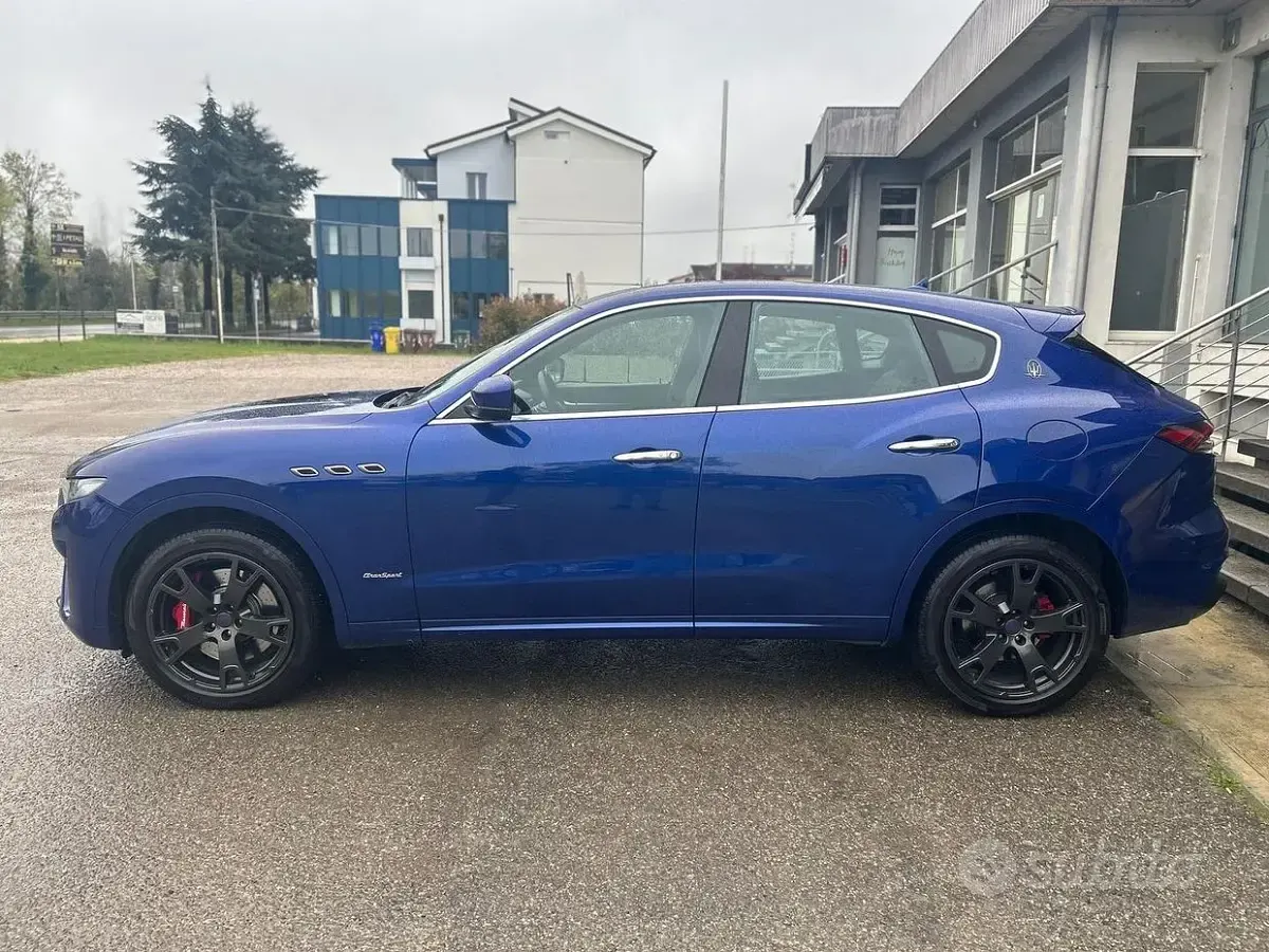 Usata Maserati Levante 275 CV (202 kW) 2018 Blu SUV