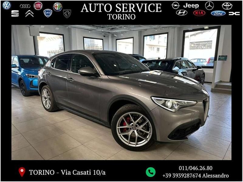 Usata Alfa Romeo Stelvio Executive 209 CV (153 kW) 2019 Argento scuro SUV