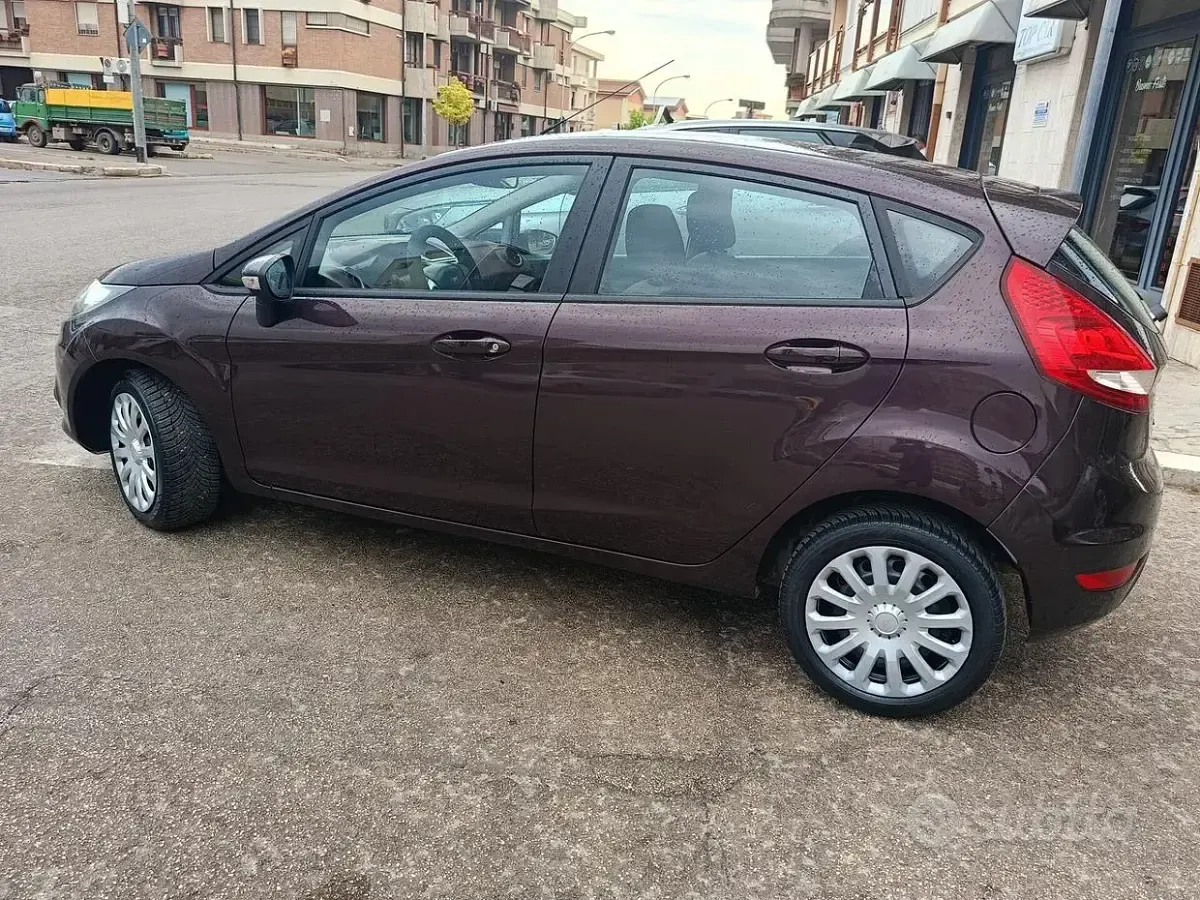 Usata Ford Fiesta 97 CV (71 kW) 2009 Rosso Berlina