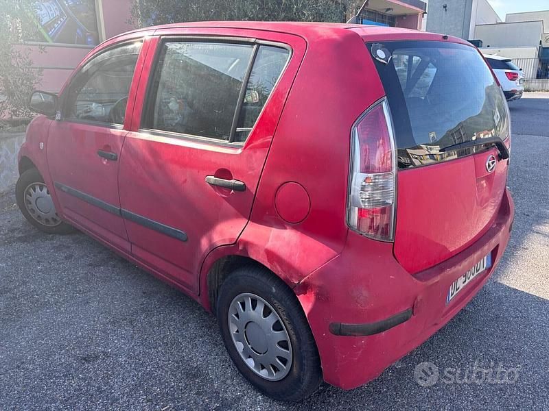 Rosso Usata 2008 Daihatsu Sirion SHO Due volumi | 700 € (Ottimo prezzo) - Immagine 1/4