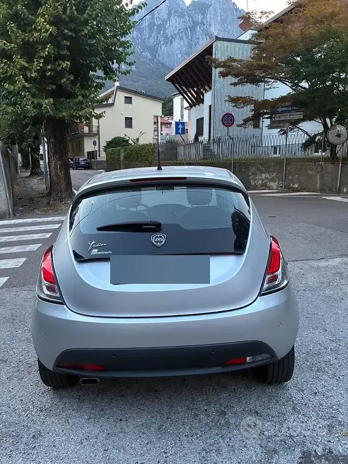 Usata Lancia Ypsilon 95 CV (69 kW) 2015 Grigio Utilitaria