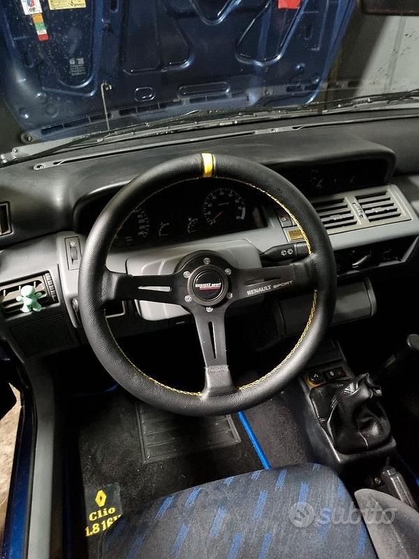 Usata Renault Clio 137 CV (100 kW) 1992 Utilitaria