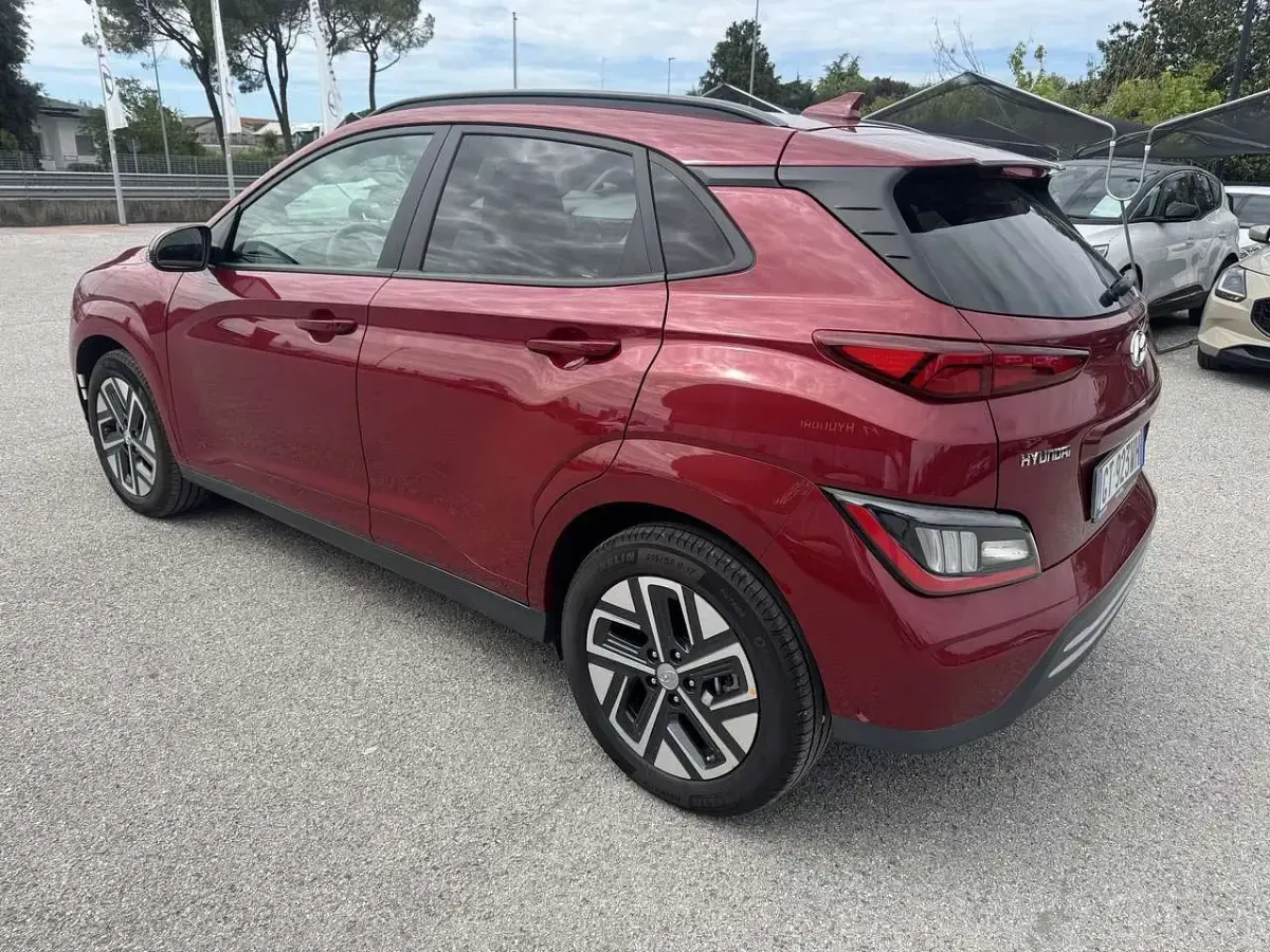 Usata Hyundai Kona 100 kW (136 CV) 2024 Rosso SUV