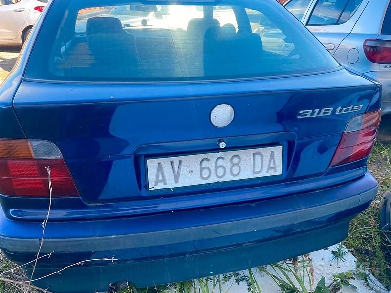 Usata BMW 318 Compact 1997 Blu Utilitaria