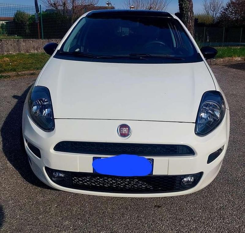Usata Fiat Punto Young 77 CV (56 kW) 2016 Bianco Utilitaria