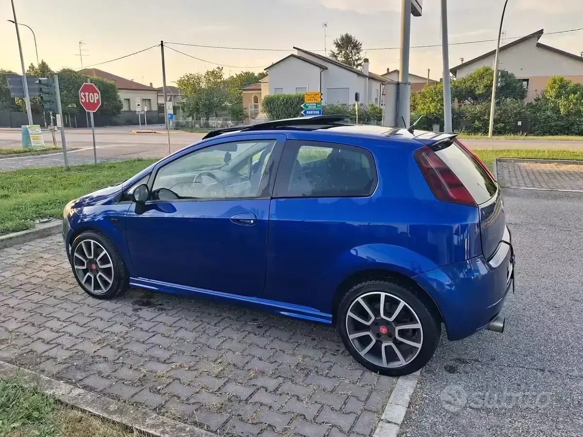Usata Fiat Grande Punto Sport 131 CV (96 kW) 2006 Blu Utilitaria