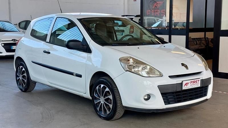 Usata Renault Clio II 74 CV (54 kW) 2010 Bianco Utilitaria