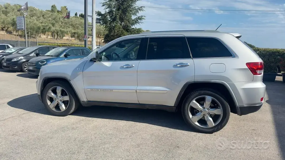 Usata Jeep Grand Cherokee Overland 241 CV (177 kW) 2012 Grigio SUV