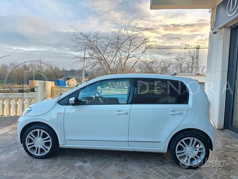 Usata VW up! Move 68 CV (50 kW) 2014 Bianco Utilitaria