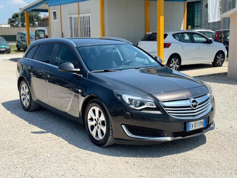 Argento Usata 2014 Opel Insignia Sport Station wagon | 5900 € (Buon prezzo) - Immagine 1/4