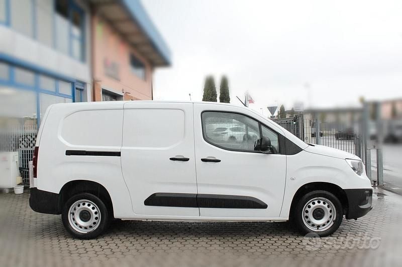 Usata Opel Combo Edition 131 CV (96 kW) 2022 Bianco Monovolume
