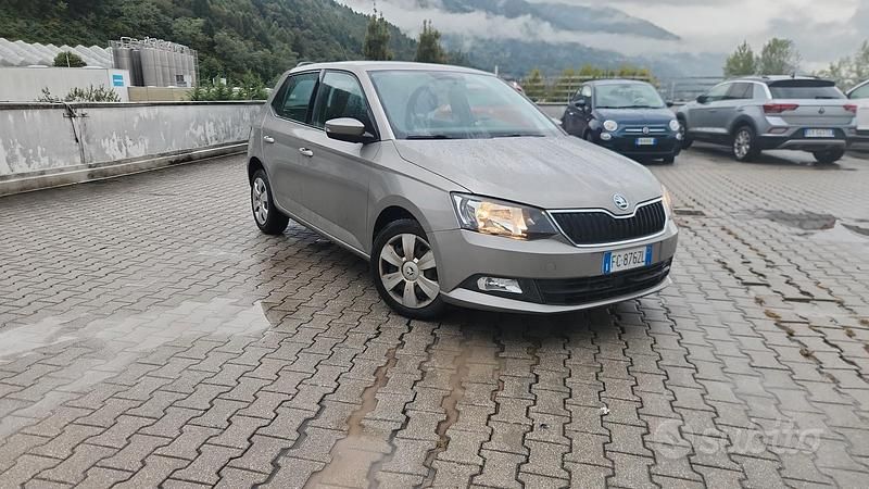 Usata Skoda Fabia Business Line 75 CV (55 kW) 2016 Grigio Berlina