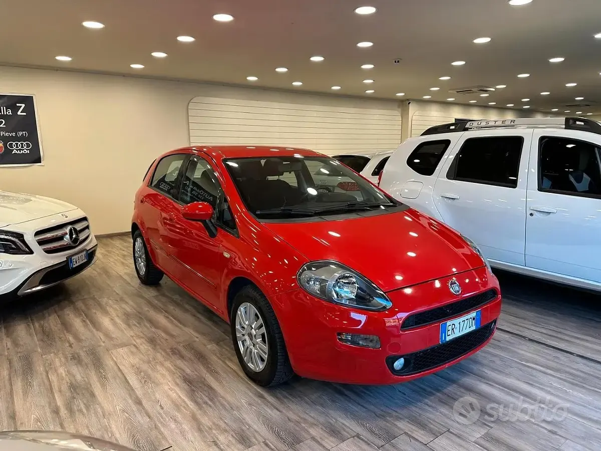 Usata Fiat Punto Lounge 85 CV (62 kW) 2013 Rosso Utilitaria