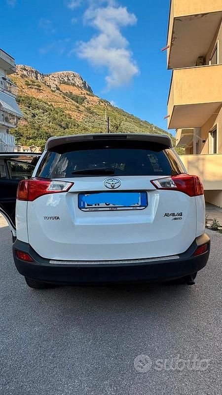 Usata Toyota RAV4 Lounge 150 CV (110 kW) 2014 Bianco SUV