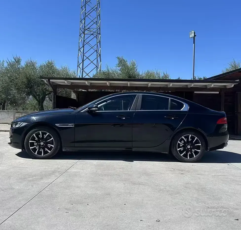 Usata Jaguar XE Prestige 180 CV (132 kW) 2016 Nero Berlina