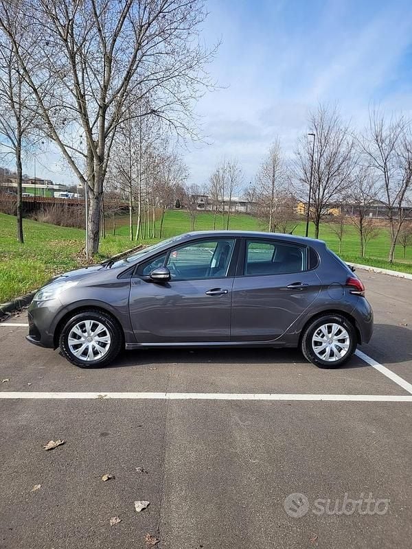 Usata Peugeot 208 2018 Utilitaria