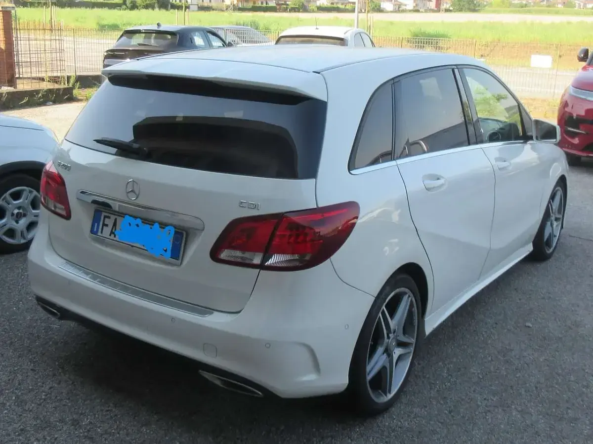 Usata Mercedes B200 Premium 136 CV (100 kW) 2015 Bianco Utilitaria