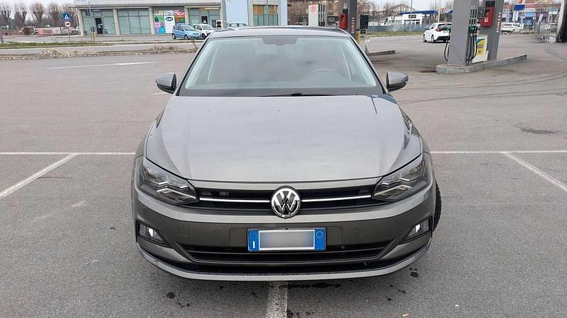 Usata VW Polo Comfortline 95 CV (69 kW) 2018 Grigio Utilitaria