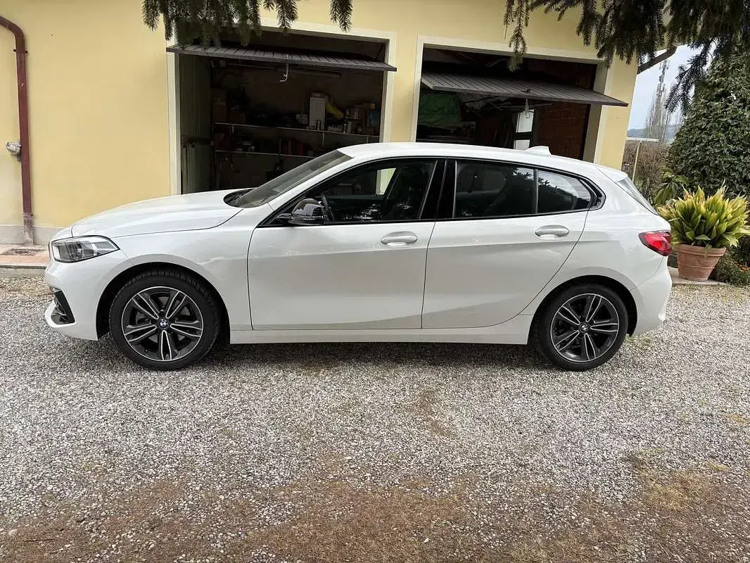 Usata BMW 116 Sport Line 116 CV (85 kW) 2019 Bianco Utilitaria