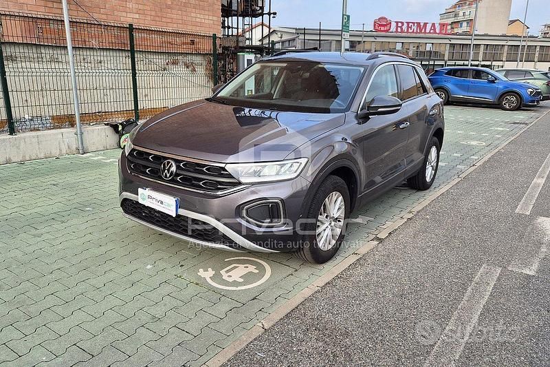 Usata VW T-Roc Life 150 CV (110 kW) 2022 Grigio SUV