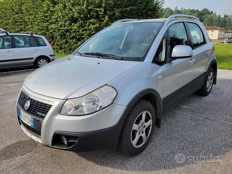 Usata Fiat Sedici Dynamic 119 CV (87 kW) 2007 Grigio SUV
