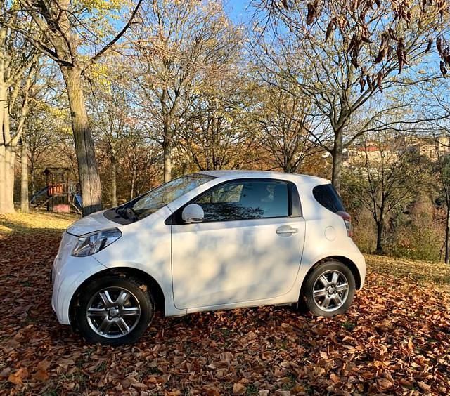 Usata Toyota iQ 68 CV (50 kW) 2009 Bianco metallizzato Utilitaria