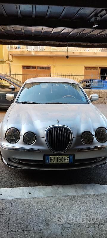 Argento Usata 2000 Jaguar S-Type S Tre volumi | 6000 € (Buon prezzo) - Immagine 1/4