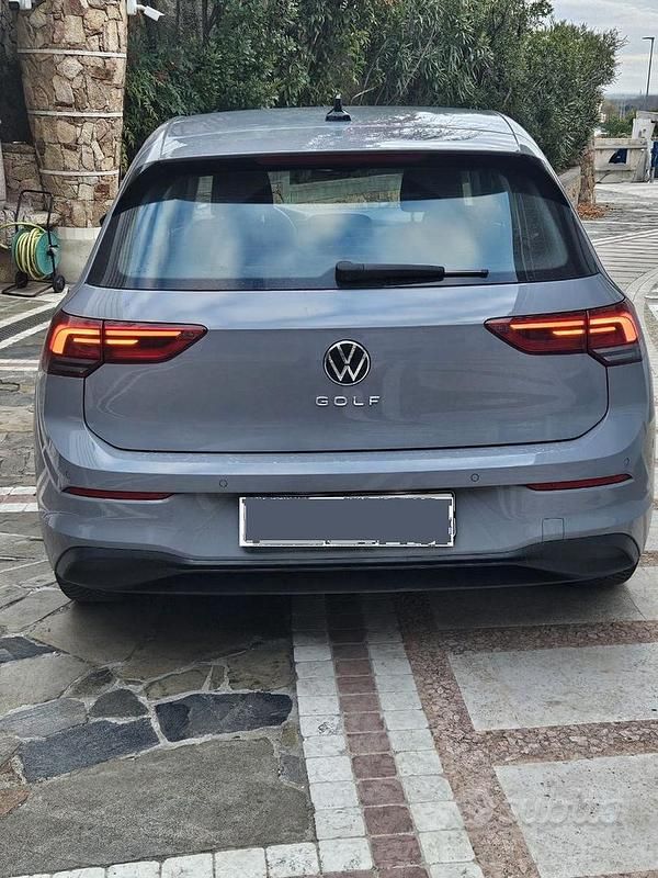Usata VW Golf VIII 150 CV (110 kW) 2024 Grigio Berlina